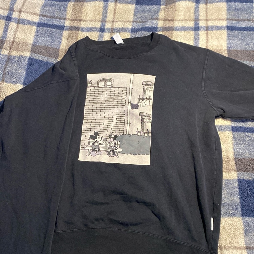 UNIQLO x DISNEY collab crewneck!!!